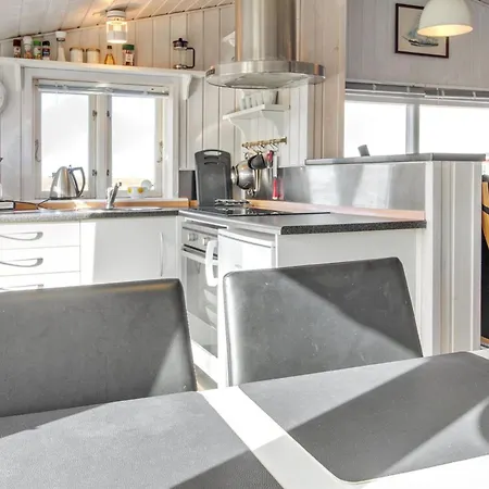 Dom wakacyjny Mortensen - 350m From The Sea By Interhome Lakolk